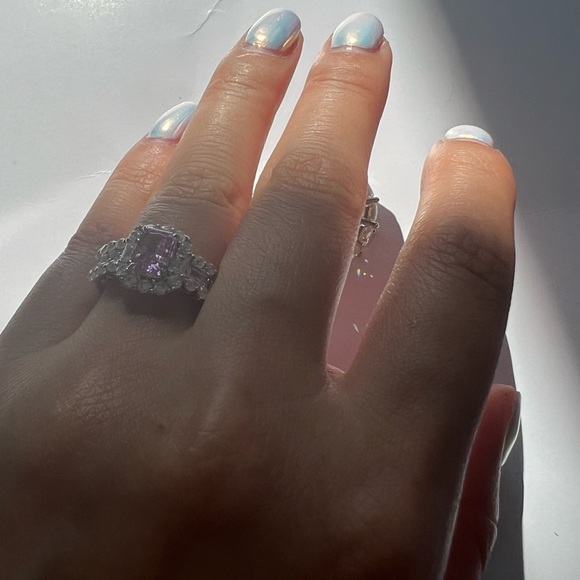 Beautiful engagement ring with high-C diamond sparkle - Picture 4 of 6